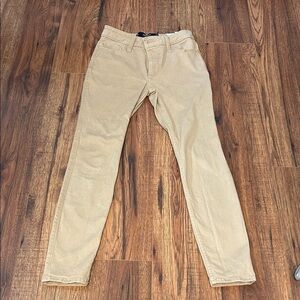 Hollister Women’s Khaki Uniform Mid Rise Super Skinny. Never worn